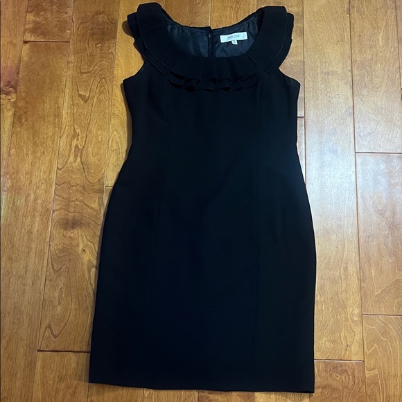 Jones Studio Dresses & Skirts - Jones Studio Black Sheath Ruffle Neck Dress Size 6 Career Academia Holiday Event